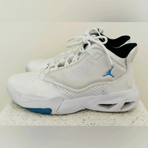 Nike Air Jordan Max Aura 4 Trainers White/University Blue Size 5.5 - Picture 2 of 8